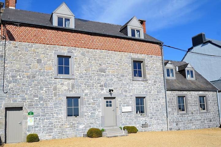 Location de vacances pour 15 personnes, avec terrasse et jardin, animaux acceptés à Onhaye