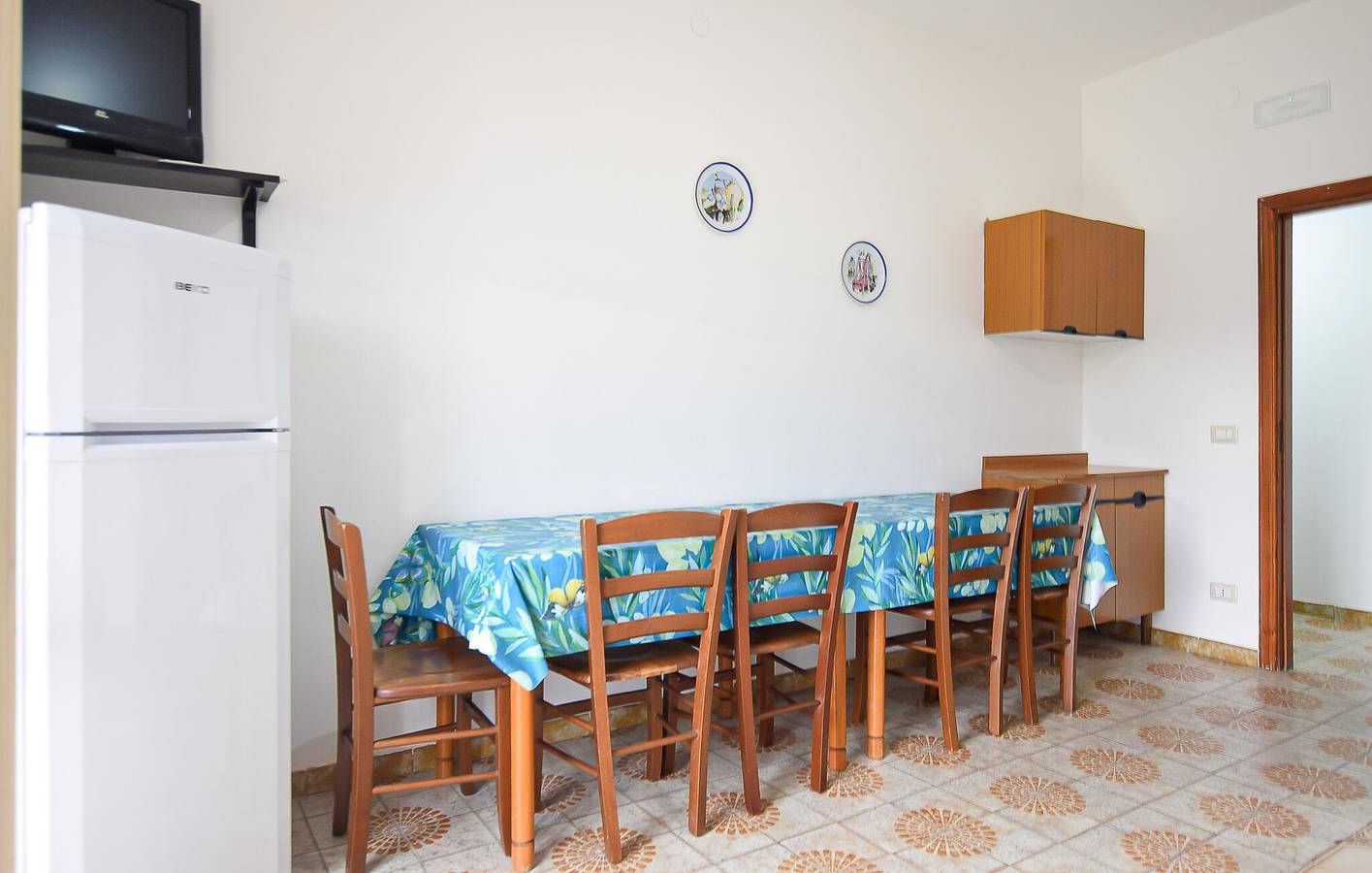 Ganze Ferienwohnung, Charmantes Apartment im Obergeschoss mit Parkplatz und WLAN, 900 m vom Strand entfernt in Cilento Coast