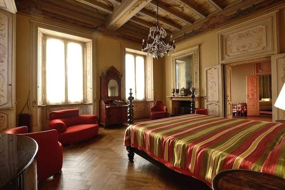 8 Bedroom Villa in Varese in Varese, Varese Province