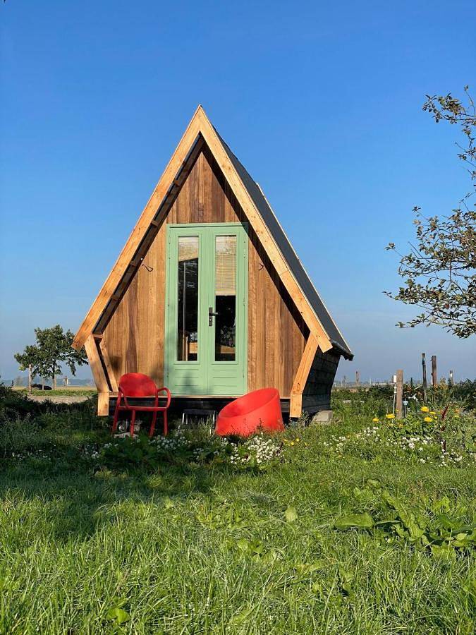 Location de vacances pour 2 personnes, avec Jacuzzi et Terrasse ainsi que Jardin et Vue dans Hem