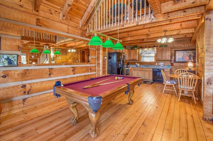 Vacation house for 2 people, with pool and hot tub as well as balcony in Gatlinburg