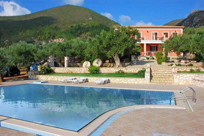 Maison d’hôte pour 3 personnes, avec piscine ainsi que jardin et vue, adapté aux familles à Zante - 3