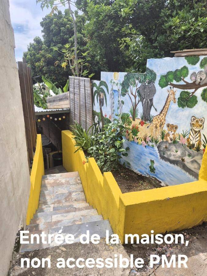 Location de vacances pour 14 personnes, avec piscine et vue ainsi que terrasse et sauna, animaux acceptés dans Bois de Nèfles - 2