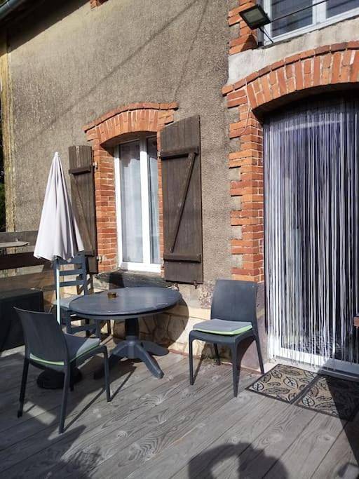 Location de vacances pour 3 personnes, avec terrasse à La Chapelle-de-Brain - 2