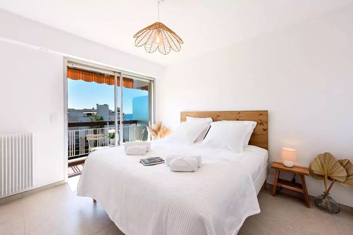 Apartamento entero, 2P de pie, playa a pie, vista al mar, garaje. in Vallauris, Costa mediterránea (Francia)