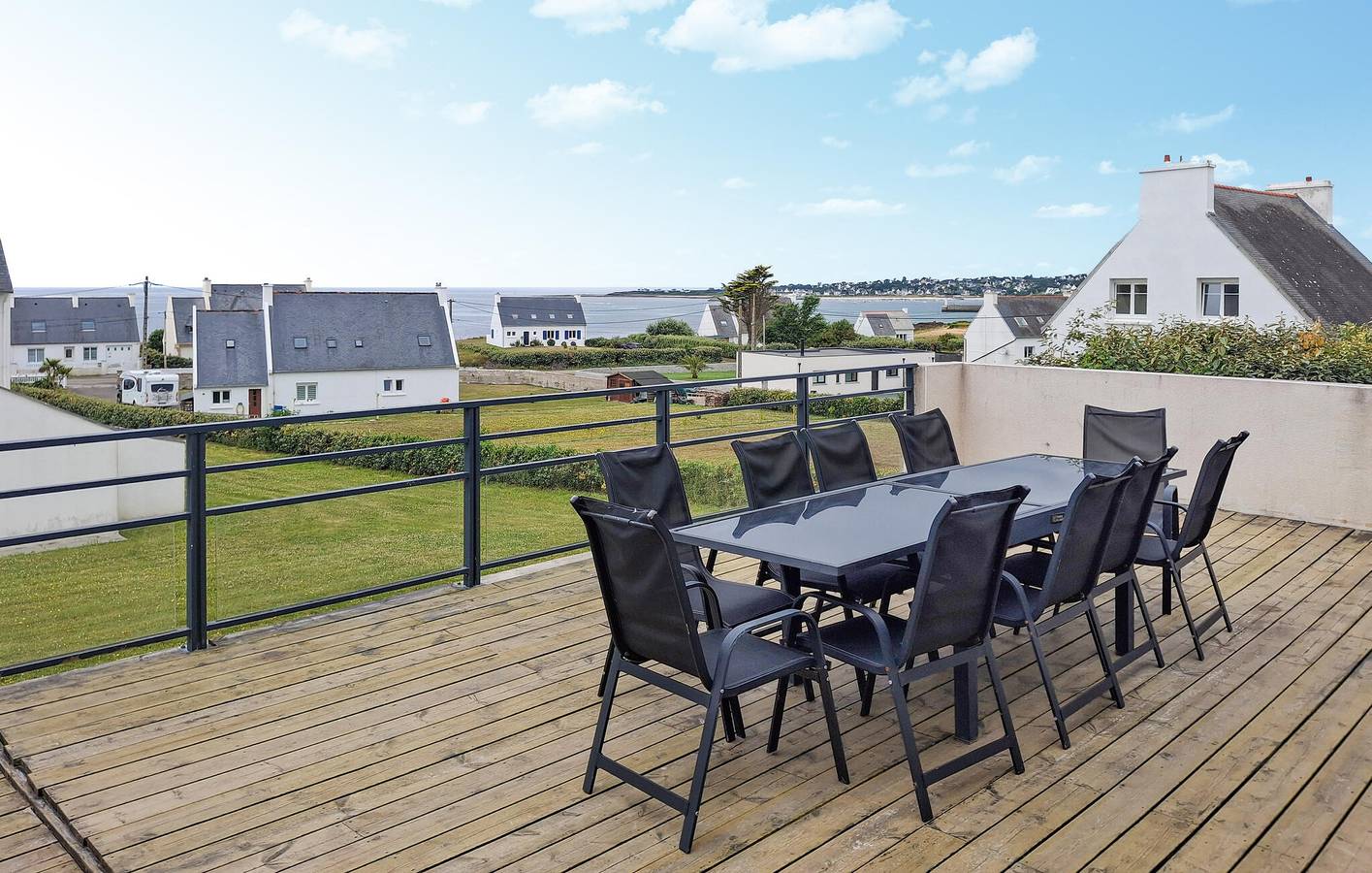 Appartement vue mer avec piscine, jardin et WiFi - 1km de la plage in Plouhinec (Finistère), Région de Quimper
