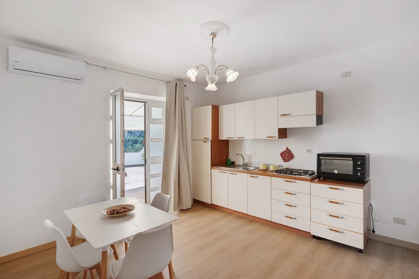 Hel lägenhet, Apartment 'Appartamento Crapolla' with Sea View, Wi-Fi and Air Conditioning in Neapel provins