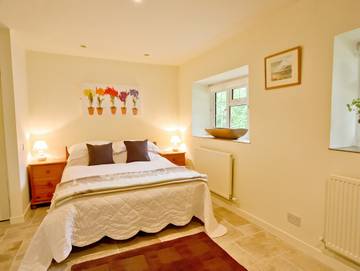 Log Cabin for 2 People in Gloucestershire, South West England, Photo 4