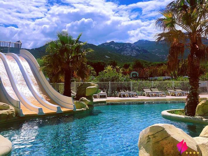 Chalet für 2 Personen, mit Kinderpool und Sauna in Calvi
