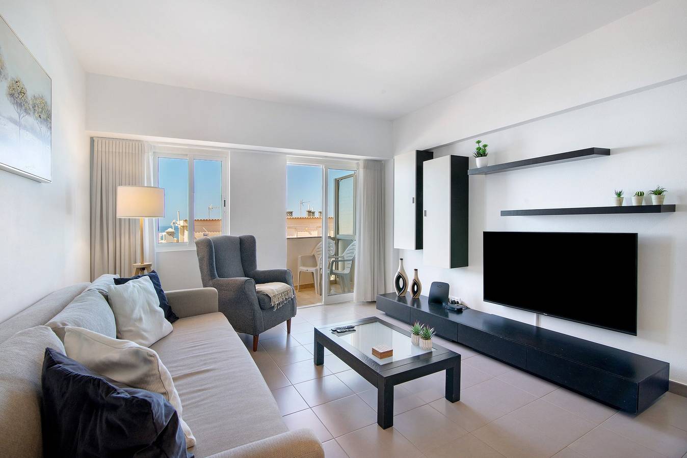 Ganze Wohnung, Moderne und gemütliche Ferienwohnung mit Meerblick, Balkon und Wlan in Cavacos, Quarteira
