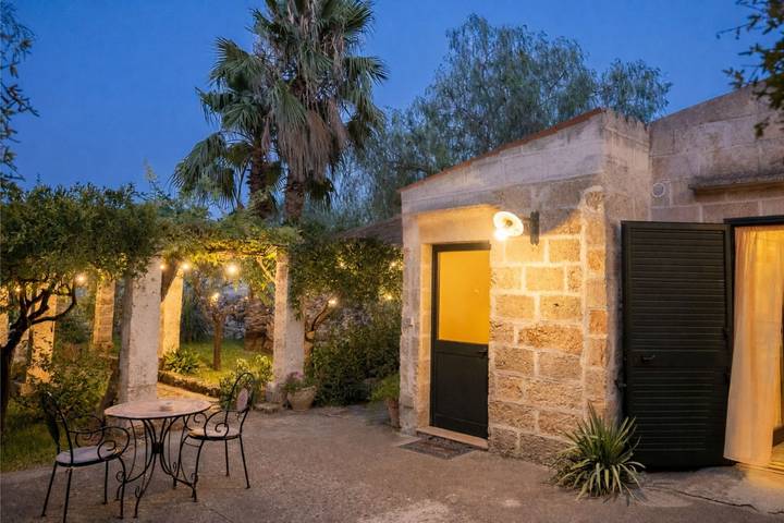 Location de vacances pour 4 personnes, avec jardin à Specchia