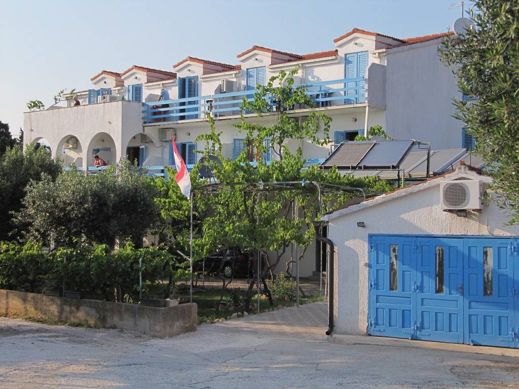 Ganzes Studio, Studioapartment in Sućuraj mit Meerblick, Balkon, Klimaanlage, W-Lan (3560-4) in Sucuraj, Hvar