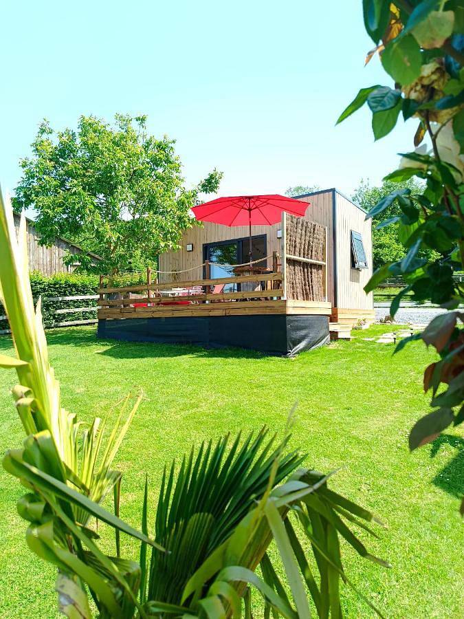 Location de vacances pour 2 personnes, avec Balcon et Jacuzzi ainsi que Terrasse et Jardin à La Lande-Saint-Léger