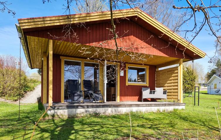 Hus för 2 Personer med sjöutsikt in Gällstads distrikt, Västergötland