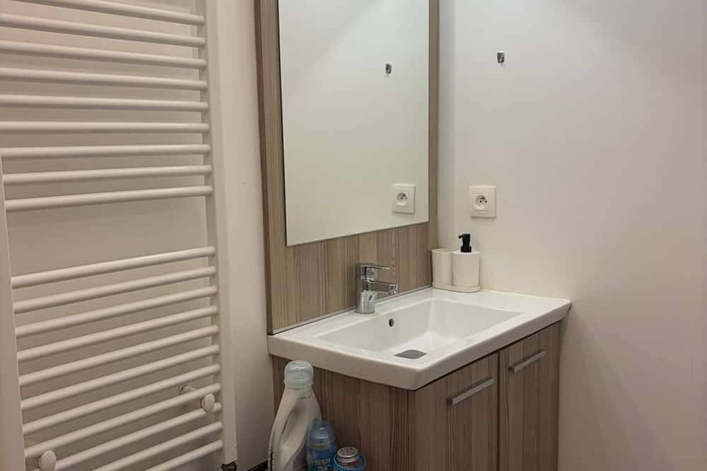 Ganze Wohnung, 2-room apartment ideally located: walk to the train station/Villepinte/Cdg/Paris exhibition center in Aulnay-sous-Bois, Seine-Saint-Denis