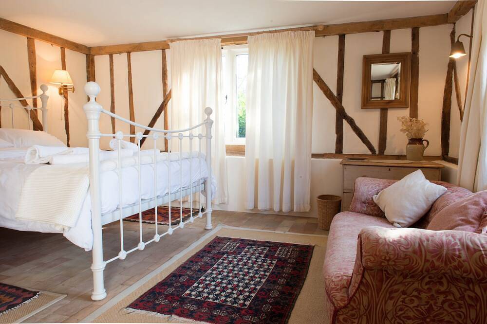 Bromans Barn a beautiful cottage by the Sea and Cudmore Nature Reserve in Mersea Island, Colchester