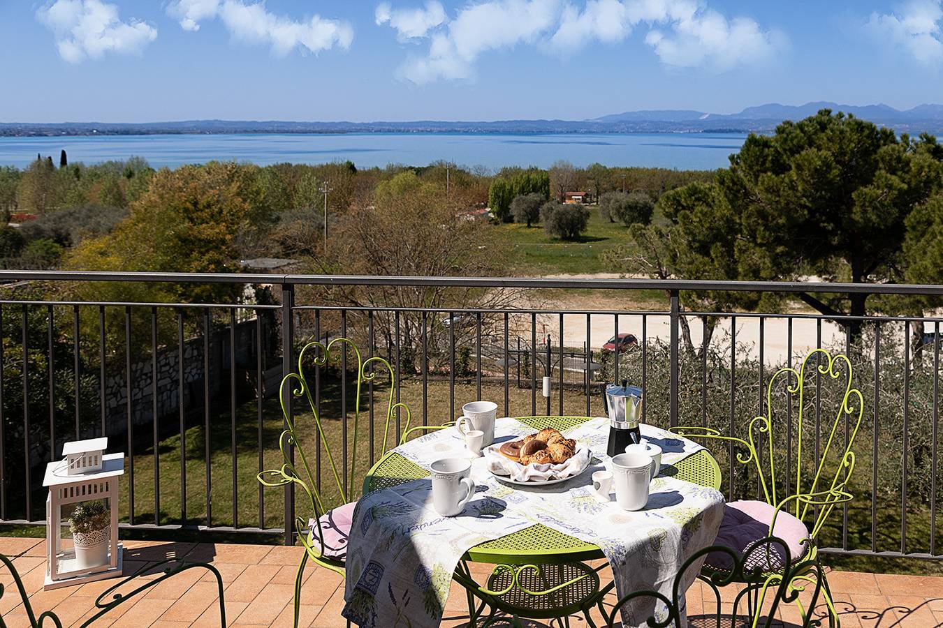 Ganze Wohnung, Regarda - Dreizimmerwohnung "Eden 3",große Terrasse mit Seeblick in Lazise, Gardasee-Berge