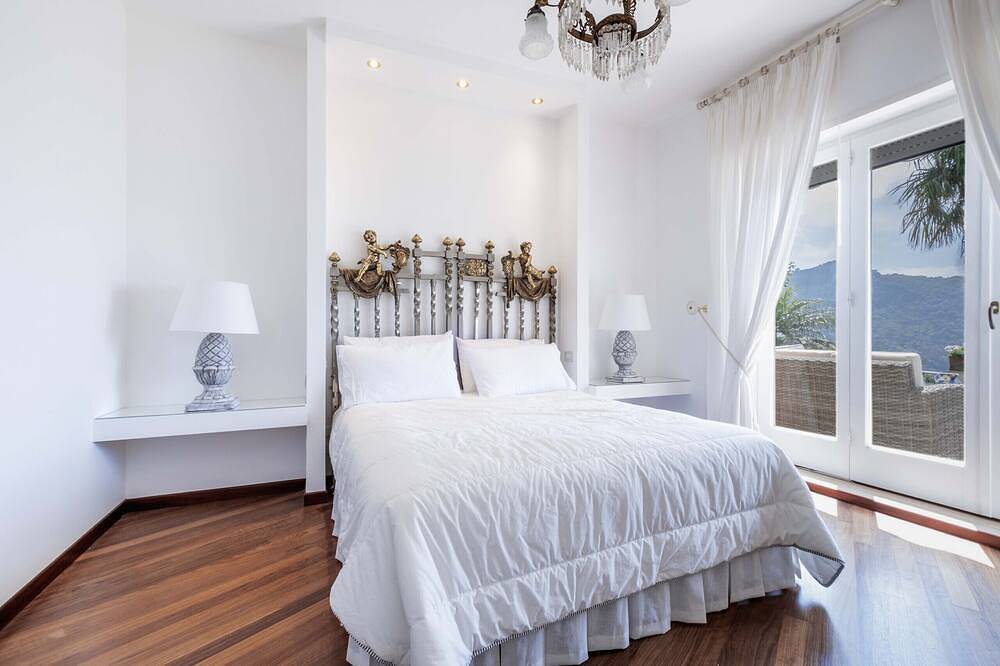 Amore Rentals - Villa Auxilia con Piscina Condivisa e Terrazza in Piano di Sorrento, Penisola Sorrentina