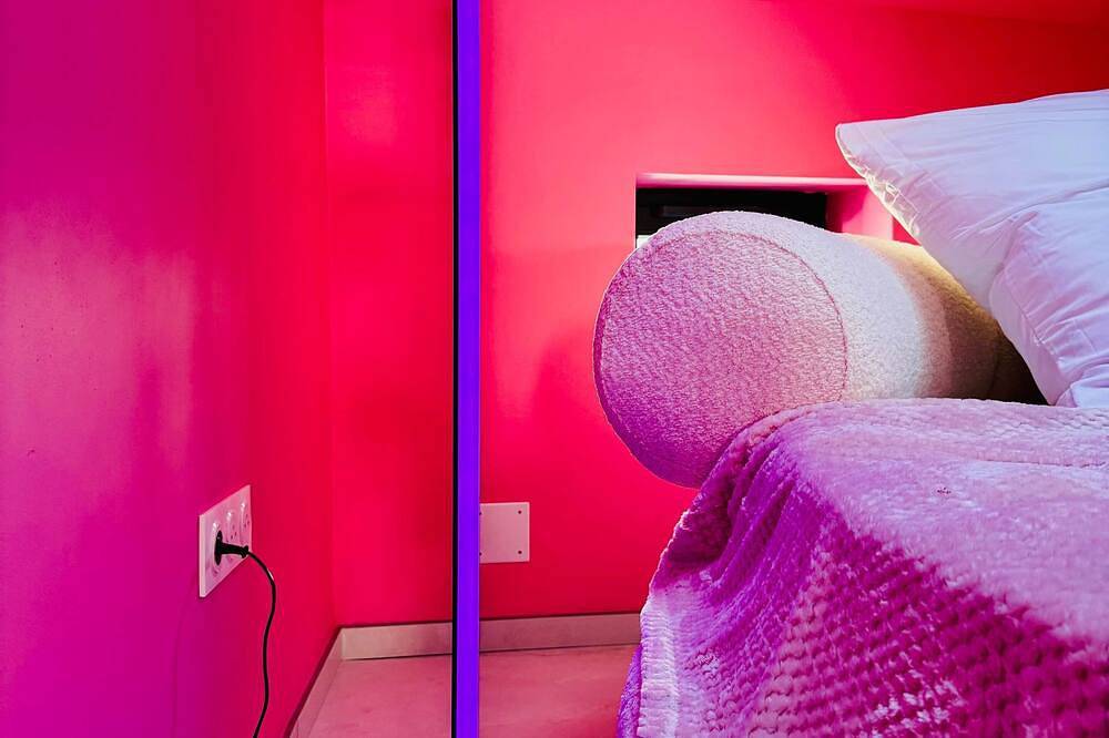 Appartement entier, Toi en couleurs — Ciel d’amour & Jacuzzi privatif in Verdun (Municipalité), Verdun