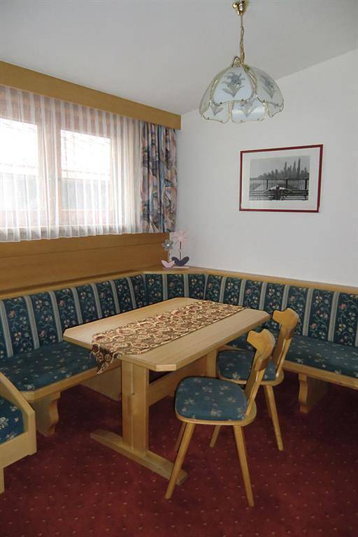 Apartamento vacacional entero, Apartment 1 Og./2 Schlafz./Bad, Wc in Ischgl, Verwall mountains