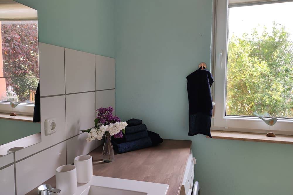 Ganze Wohnung, Storchennest mit großem Garten für Urlaubsgäste in Wachow, Nauen