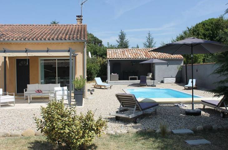 Gîte pour 6 personnes, avec piscine ainsi que terrasse et jardin à Ruoms - 2