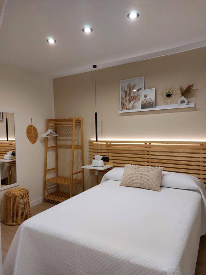 Single Room with Private Bathroom in Oviedo, Cordillera Cantábrica