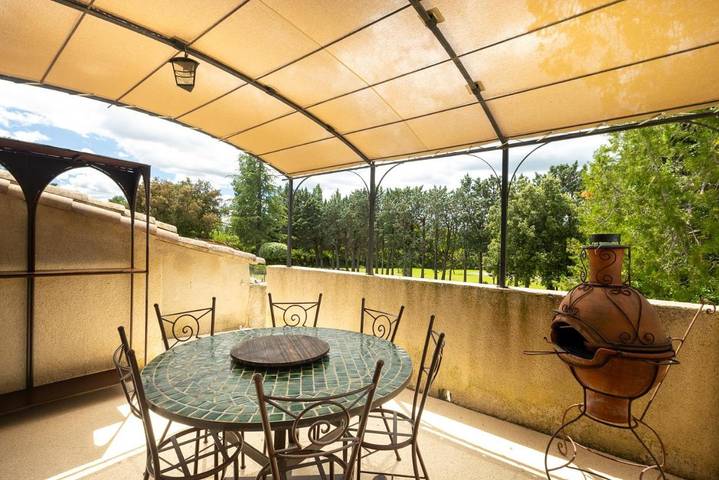 Gîte pour 4 personnes, avec jardin ainsi que piscine et terrasse à Lagnes - 2