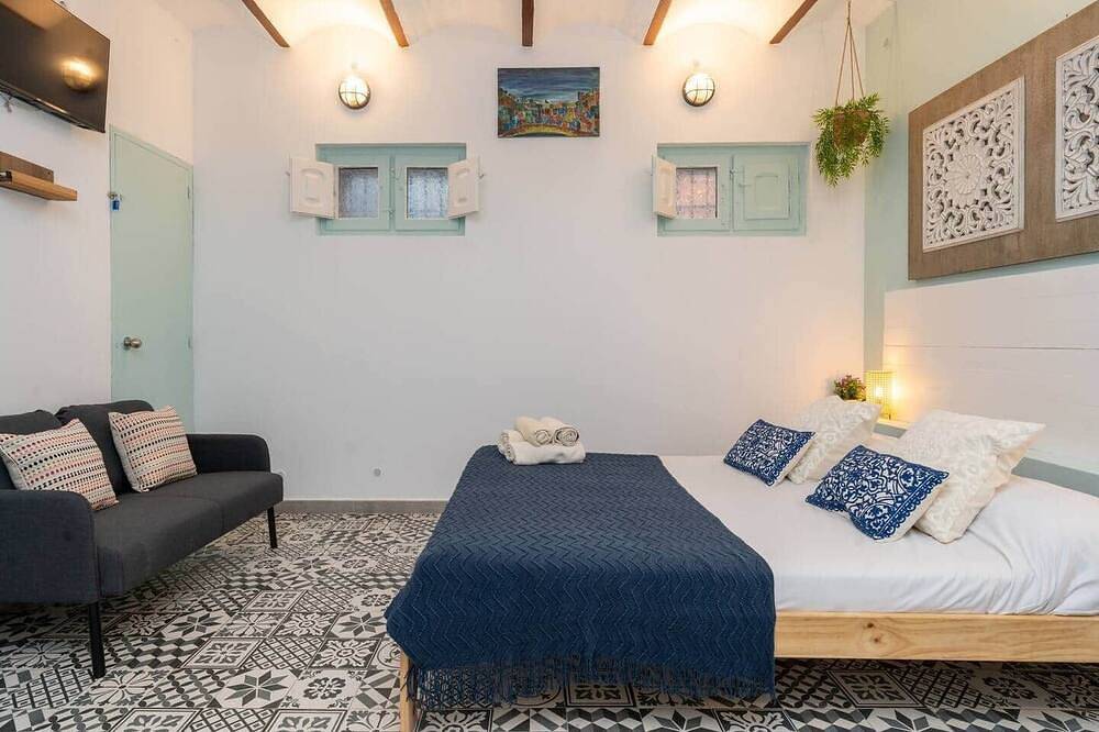 Ganze Wohnung, Studio 10' walking distance from the beach and 20' from Bcn Center. in Sant Adrià de Besòs, Barcelonès