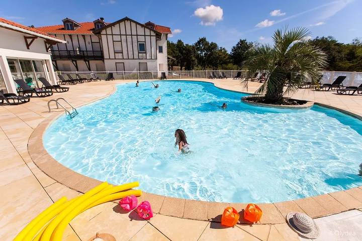Gîte pour 4 personnes, avec balcon et piscine, animaux acceptés à Cassen - 2