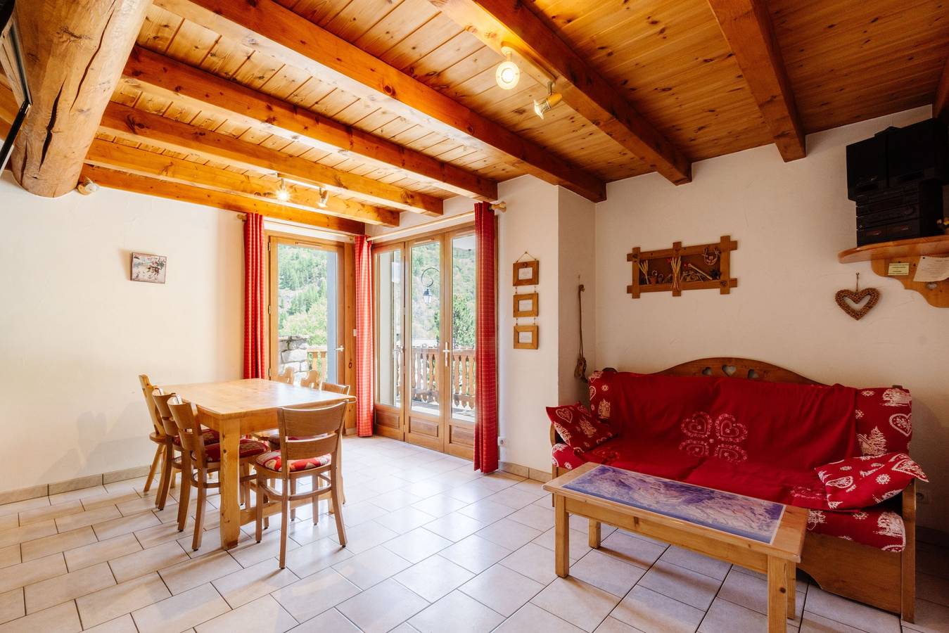 Ganze Wohnung, Ferienwohnung 'Primevère' mit Bergblick, privater Terrasse und Wlan in Valloire, Region Saint-Jean-de-Maurienne