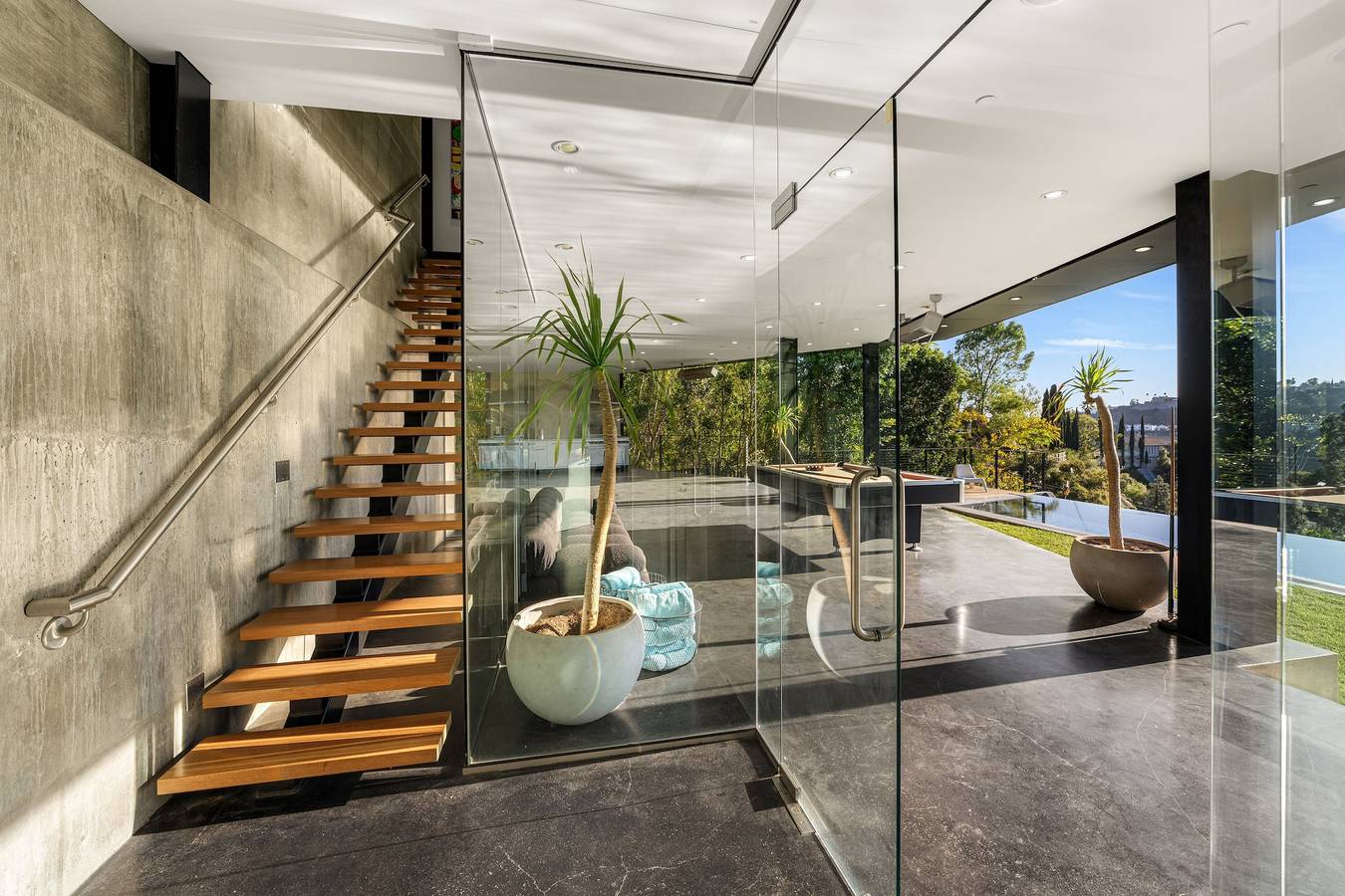 Glass Mansion in Los Angeles in Los Angeles, Los Angeles County