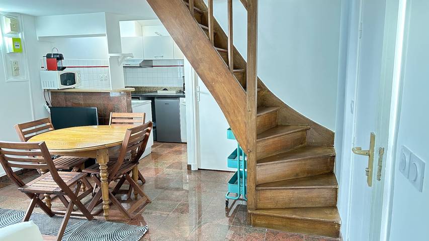 Entire apartment, Apartment 17 Rue De La Fraternité Mezzanine with Wi-Fi in Drancy, Seine-Saint-Denis