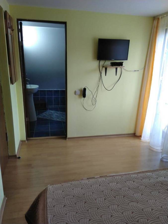 Gîte pour 2 personnes, avec vue ainsi que terrasse et jardin, animaux acceptés dans Dorna-Arini - 4