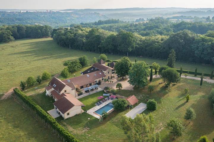 Maison d’hôte pour 2 personnes, avec Jacuzzi et Terrasse ainsi que Jardin et Piscine