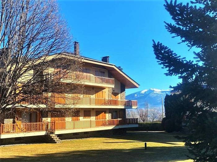 Apartamento vacacional entero, Apartamento 3 hab. Chimenea, Vistas, Lago, Secadora y Wifi in Puigcerdá, Cerdanya