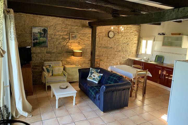 Location de vacances pour 5 personnes, avec terrasse et piscine ainsi que sauna et jardin à Trégourez