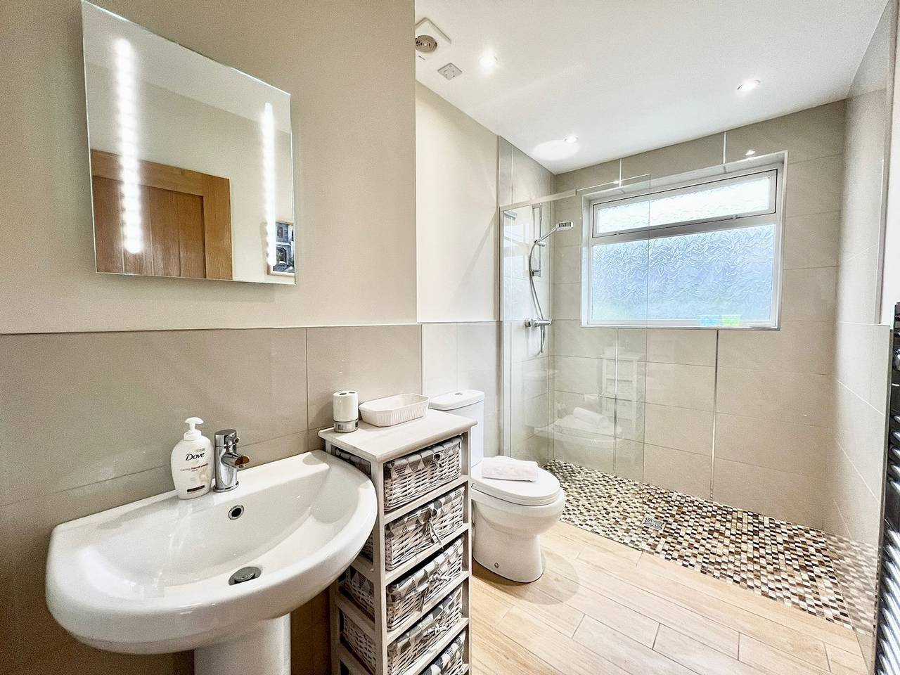 Modern Cosy home, Limeslade Bay - Pass the Keys in Swansea region