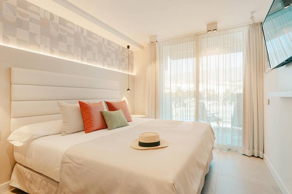 Entire apartment, Apartment 4 bedroom | first floor | mountain view in La Caleta, Adeje