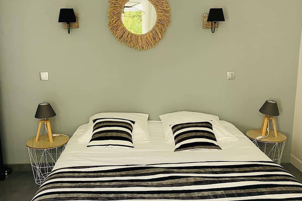Villa 220m2, terreno 3000m2, pueblo de 5 \"a pie, 4km Saint-Rémy-de-Provence in Eyragues, Region de Arles