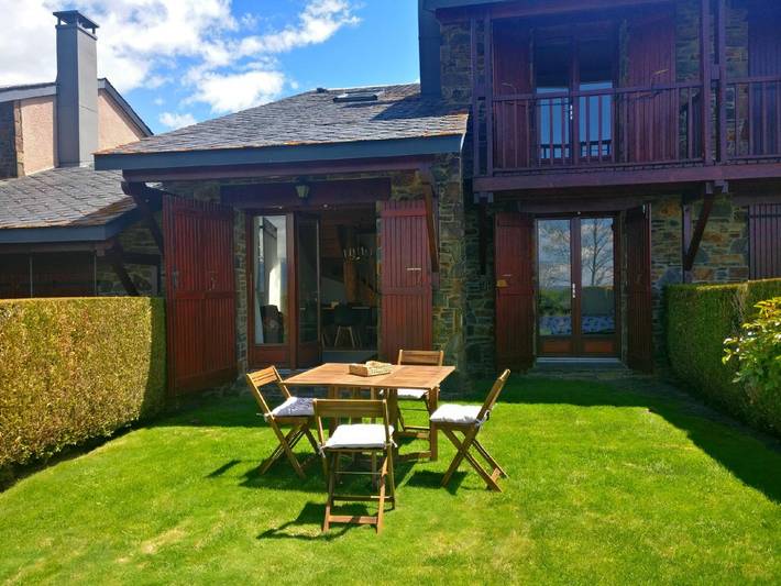 Location de vacances pour 6 personnes, avec jardin et piscine à Sainte-Léocadie - 2