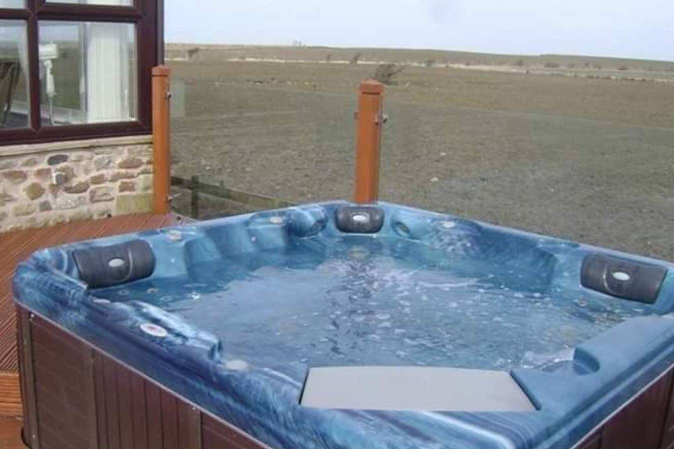 Cottage - Sleeps 5 - Hot Tub - Garden - Parking in Lancashire