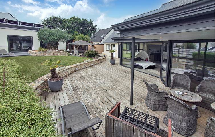 Acogedor apartamento con WiFi, lavadora, TV, aparcamiento, jardín - a 1 km de Landivisiau in Landivisiau, Región de Morlaix