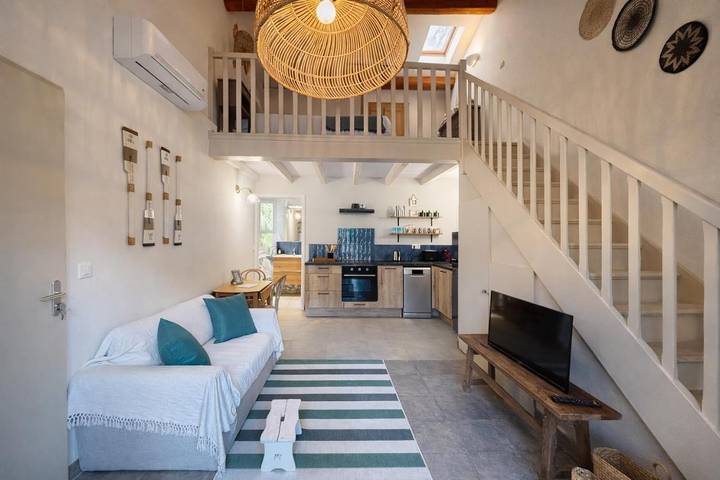 Location de vacances pour 2 personnes, avec piscine ainsi que vue et jardin, adapté aux familles à Castillon-du-Gard - 4