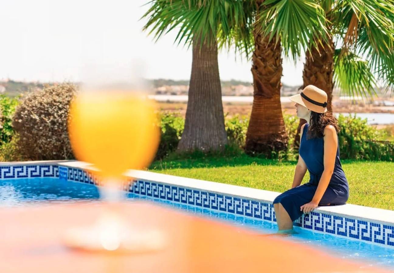 Villa Laguna – Charming Villa with Private Pool, Terraces & Wi-Fi in Moncarapacho, Parque Natural da Ria Formosa