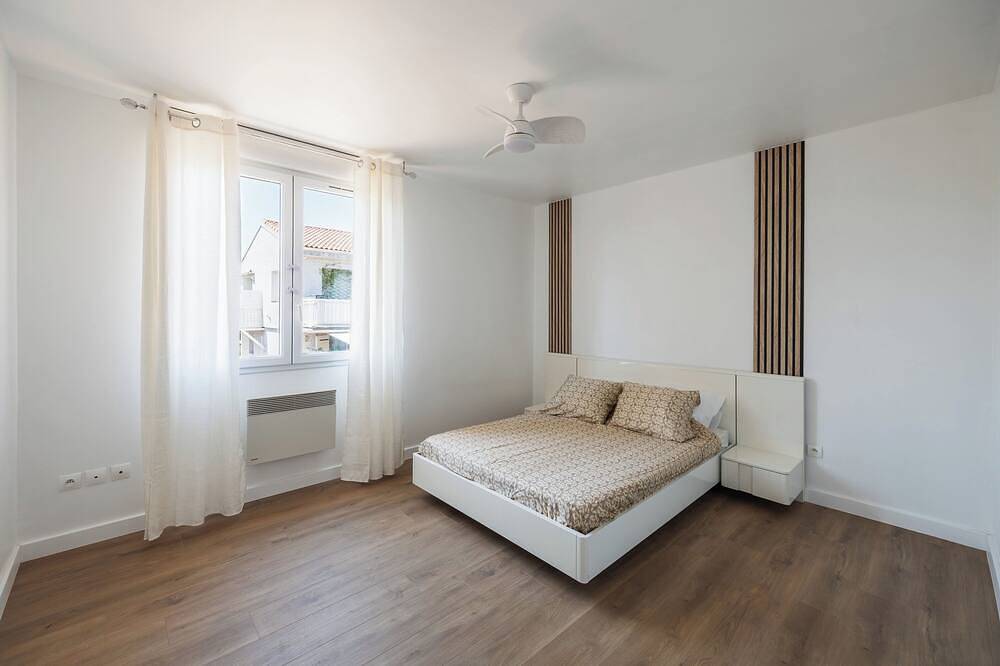 Entire apartment, Apartment close to the beach with a view! in Port-de-Bouc, Istres region