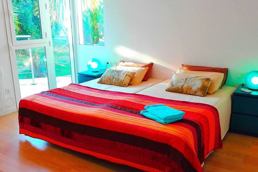 \"All Nature\"- Private Oasis.15km to airport. 25 km to Valencia. Sleeps 14+3 in Godelleta, Valencia Province