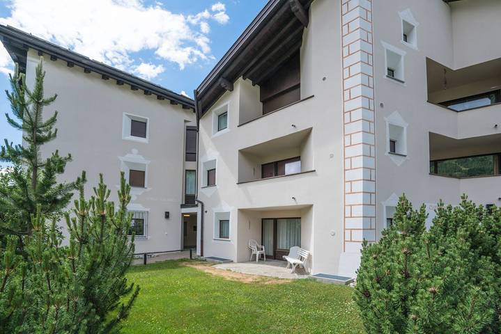 Ganze Wohnung, Chesa Curtinella 14 – Stilvolle Wohnung mit Garten & Cheminée in Furtschellas, Sils im Engadin/Segl