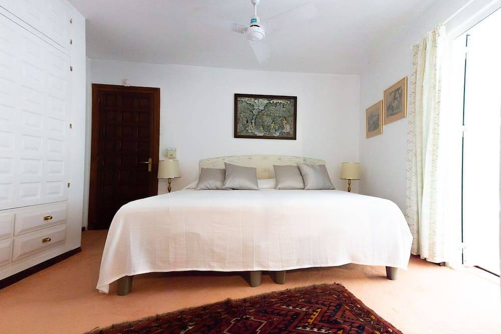 Villa de lujo con cancha de tenis y piscina privada. in Mijas, Costa del Sol