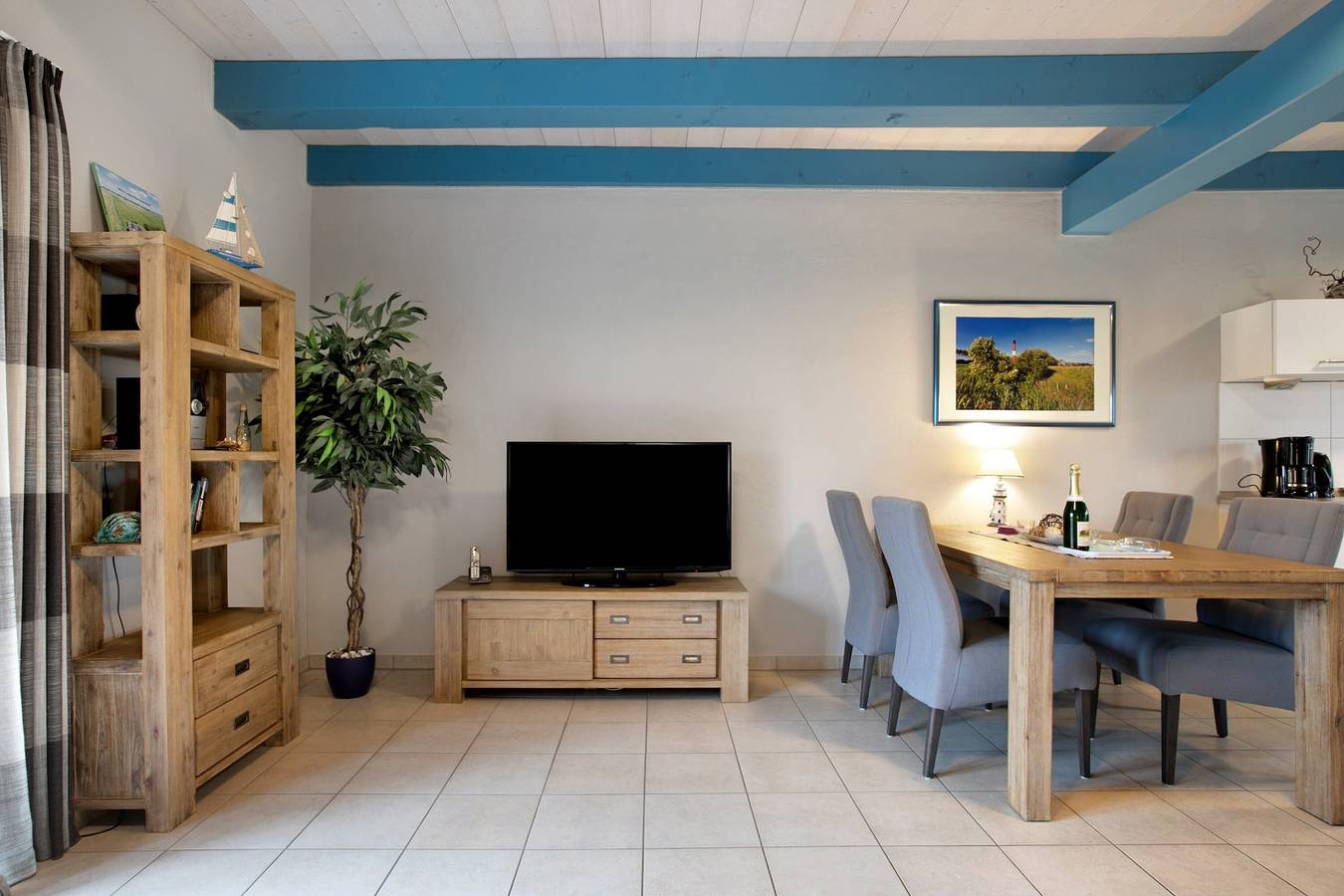 Entire apartment, Apartment "Seegarden" with Private Terrace, Shared Garden, and Wi-Fi in Pellworm, Nordseeküste